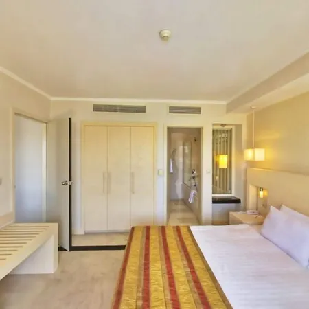 Отель Sisus 4*