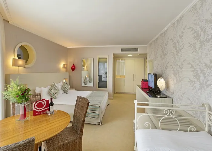 فندق Sisus Çeşme